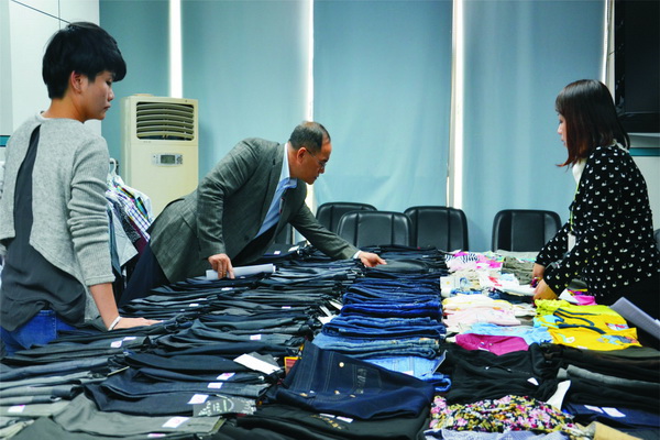 公司舉辦2014年春夏服裝新款選品會(huì)